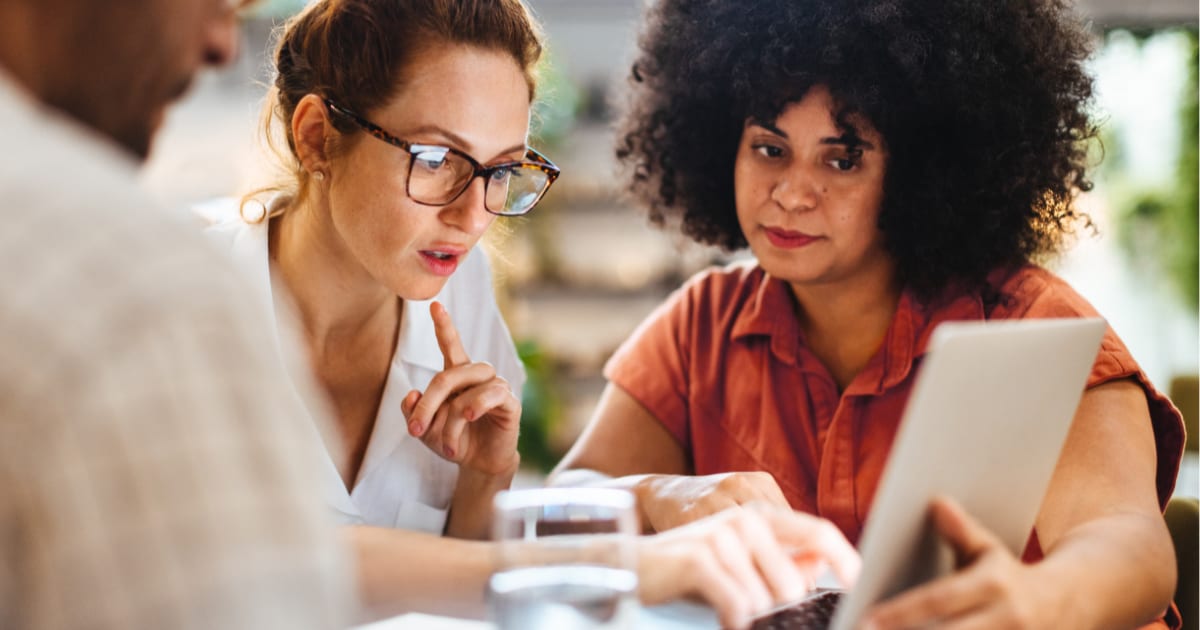 Lead scoring and segmentation in an automated B2B funnel